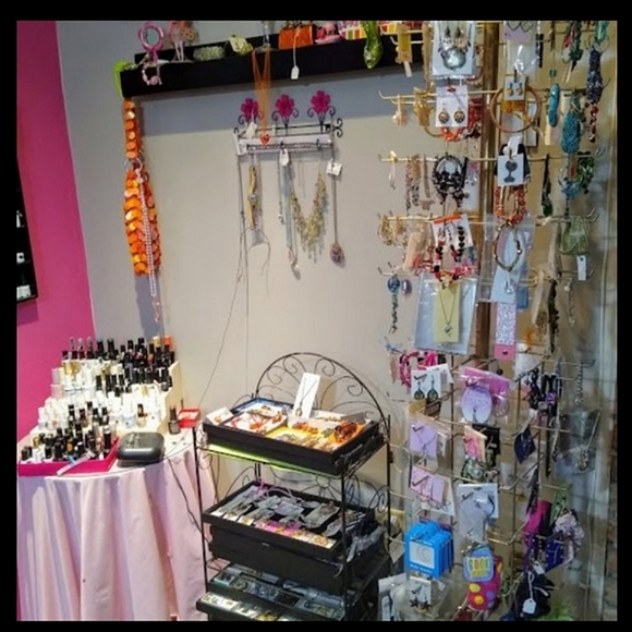 Iridescent Crystal Bowknot Brooch - Picture 14 of 15